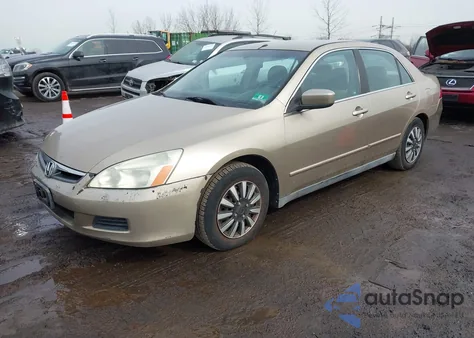 2006 Honda Accord 2.4 Lx z USA, uszkodzony, nr VIN 1HGCM56466A039818